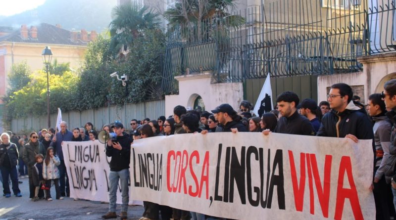 Rebel·lió contra la prohibició del cors a l’Assemblea de Còrsega