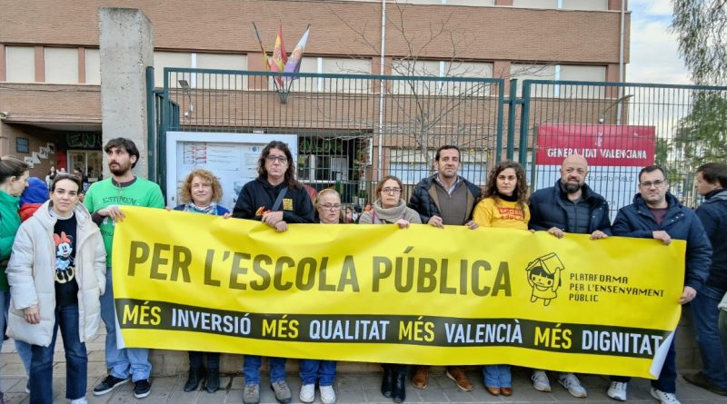 Tornen les concentracions a les escoles del País Valencià contra la consulta de la llengua base