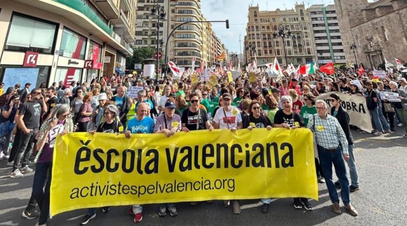 Escola Valenciana i Famílies pel Valencià exigeixen retirar la consulta de llengua base