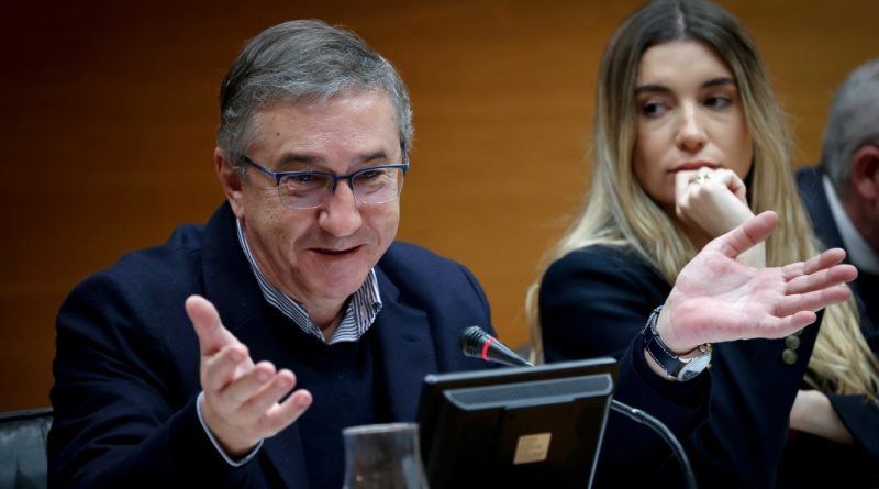 Rovira rebutja més de 4.000 al·legacions contra la consulta de la llengua a l’escola